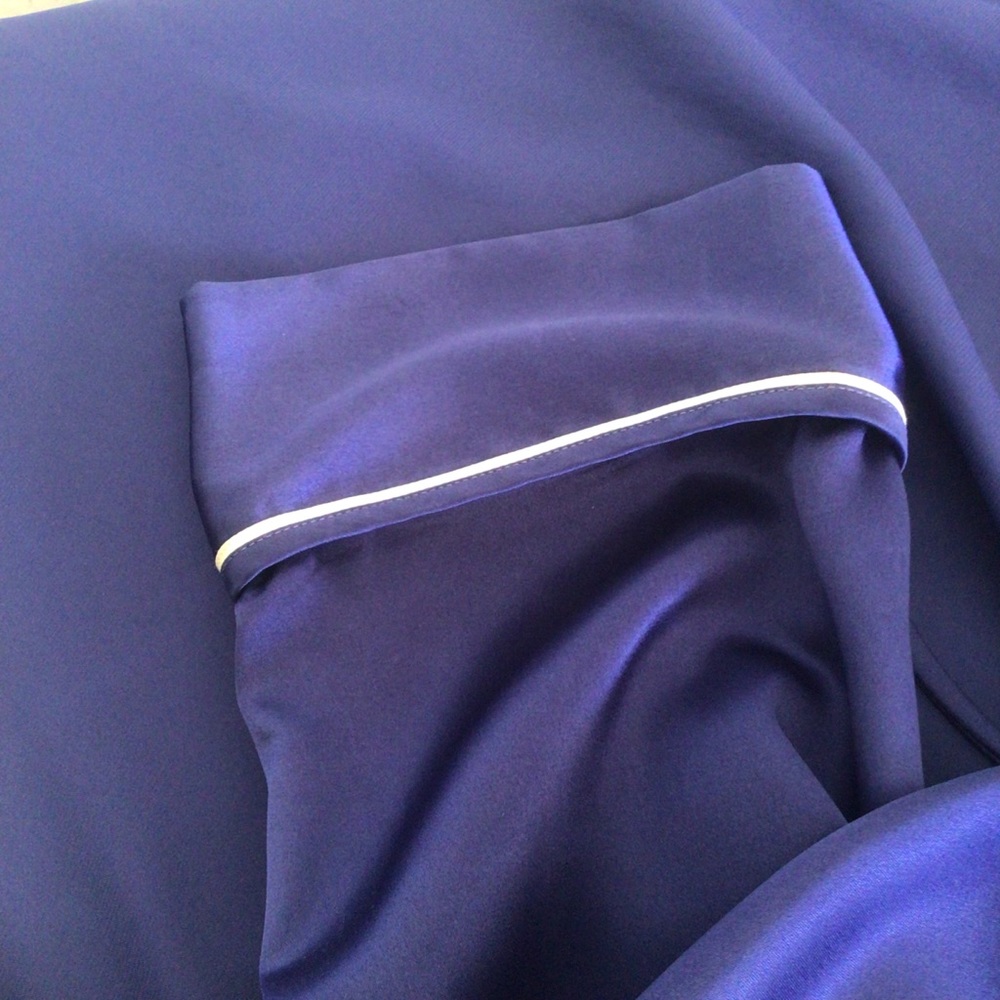 VINTAGE VICTORIAS SECRET 90’s VINTAGE BLUE SATIN LONG ROBE SMALL - Picture 9 of 9
